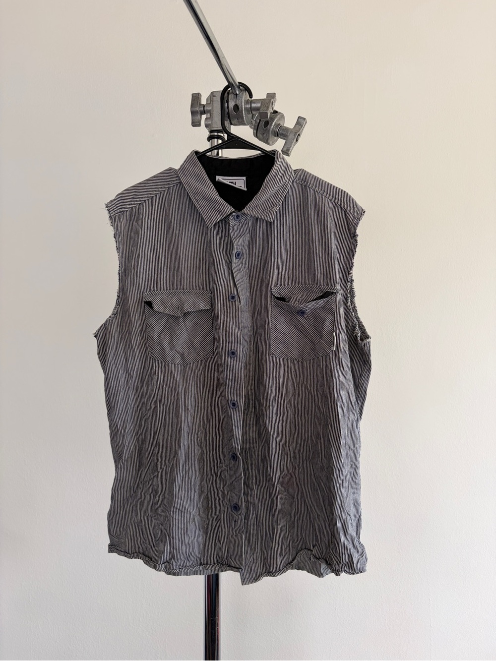 Men's Sleeveless Button-Down Shirt - Gray Stripe
